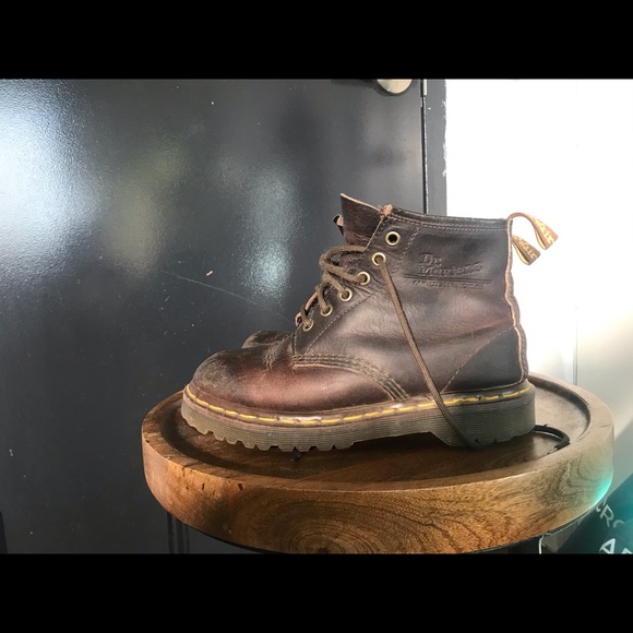 SOLD Dr. Marten Made In England fits a size 7 - Picture 2 of 5